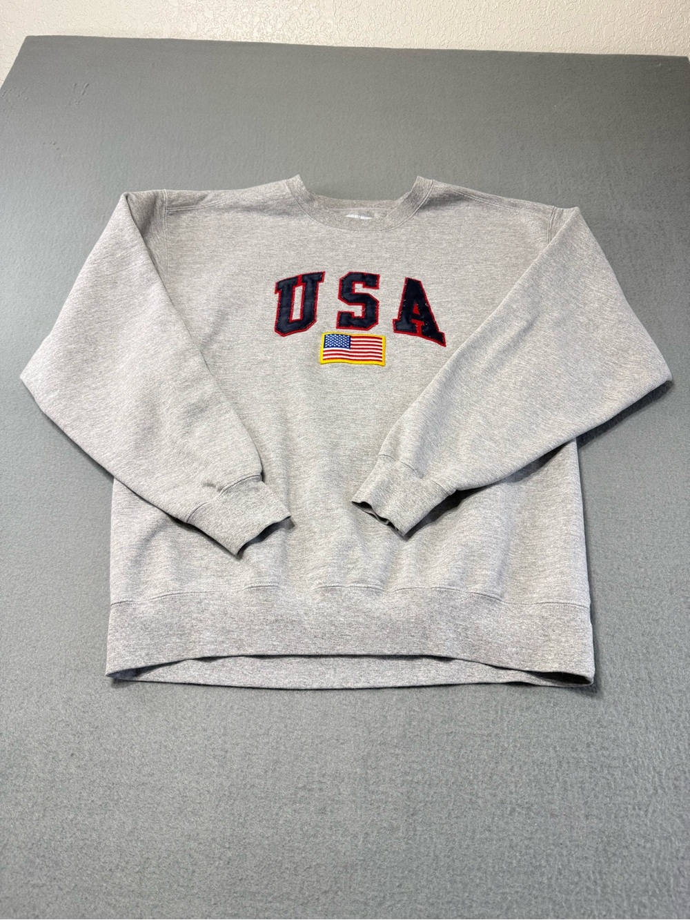 VTG Majestic Gray Men's L Crewneck Fleece Sweatshirt Embroidered USA Flag